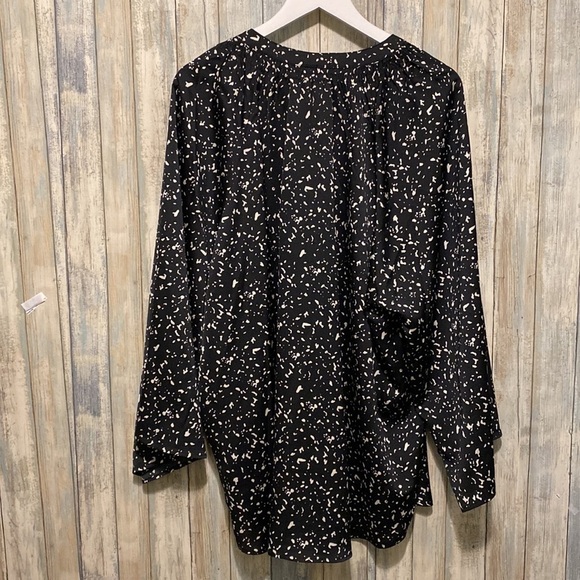 Bishop & Young | Black printed Wide sleeve Blouse | NWT | 2x - Picture 6 of 7